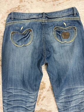 Apple Bottoms Blue Denim low rise  Jeans with Apple  Back Pockets size 9/10